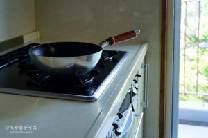 父、厨房へ入る