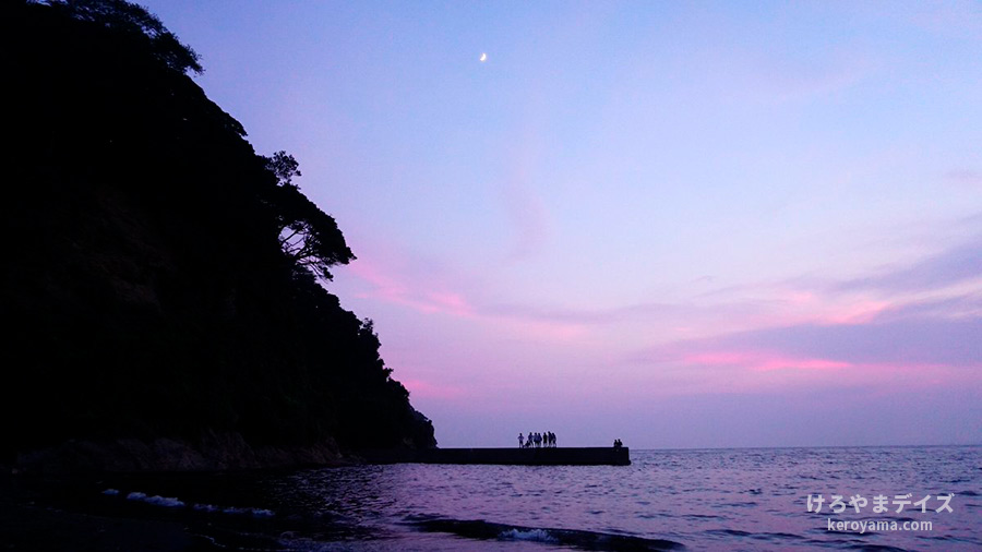 夕暮れの海岸